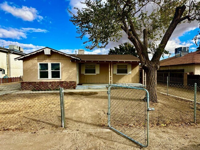 210 Jackson St in Taft, CA - Building Photo - Building Photo