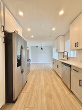 8718 Thornwood Ln in Tampa, FL - Foto de edificio - Building Photo