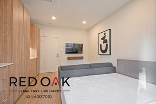 7810 Topanga Canyon Blvd in Los Angeles, CA - Building Photo