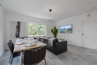 515 NE 82nd St in Miami, FL - Foto de edificio - Building Photo