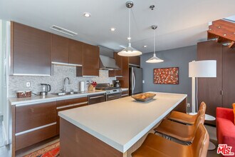 615 Hampton Dr in Los Angeles, CA - Building Photo - Building Photo