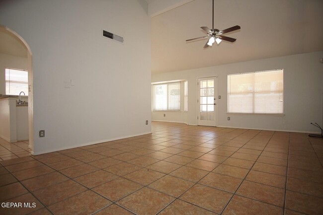 14006 Glenosa Dr in Horizon City, TX - Building Photo - Building Photo