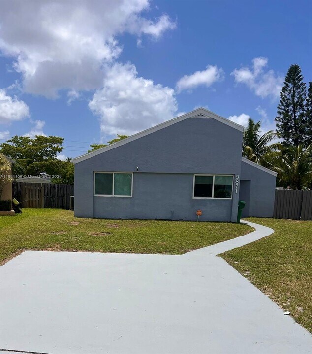 8871 SW 24th Pl in Miramar, FL - Building Photo