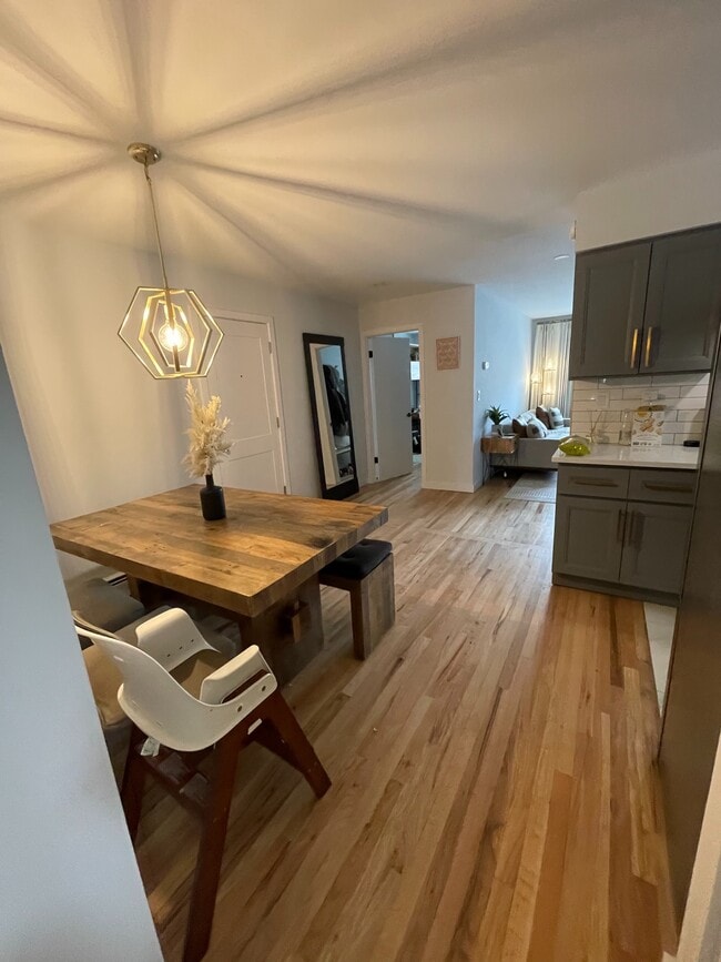 229 E 237th St, Unit First floor unit in Bronx, NY - Foto de edificio - Building Photo