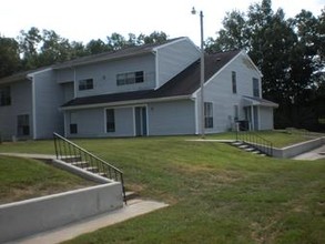 Hidden Creek Apartments & Townhomes in Shelbyville, TN - Building Photo - Building Photo