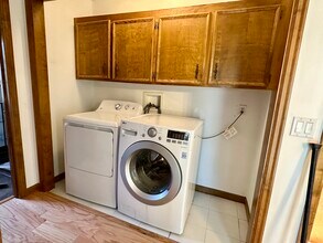 7303 Glouchester Dr in Edina, MN - Building Photo - Building Photo