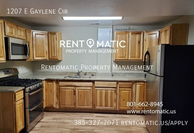 1207 E Gaylene Cir