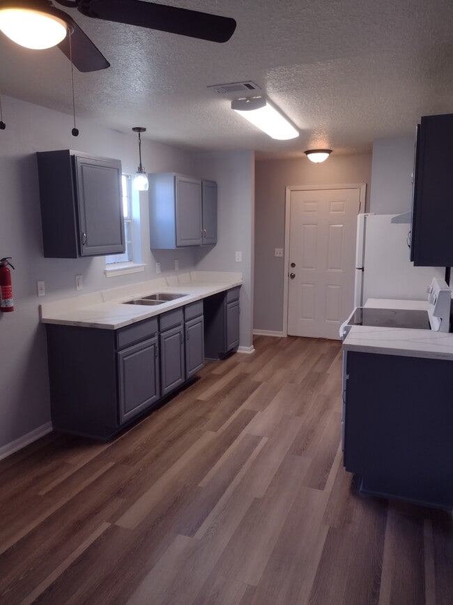 3010 Ohio Ave in Dickinson, TX - Building Photo - Building Photo