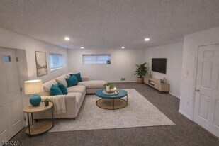 1 Rutgers Dr in Newark, NJ - Building Photo