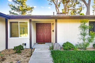 20524 Rhoda St in Los Angeles, CA - Foto de edificio - Building Photo