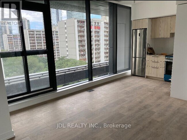 501 Yonge St in Toronto, ON - Building Photo - Building Photo