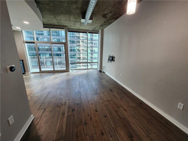 property at 923 Peachtree St NE