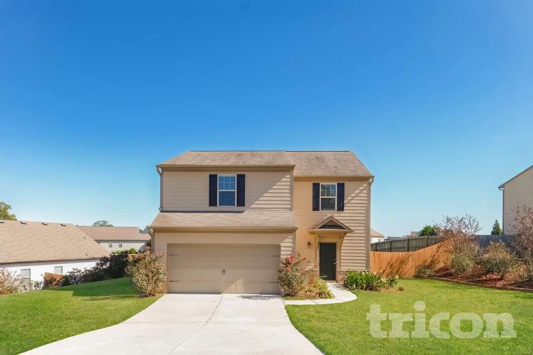 1081 Sutherland Dr in Winder, GA - Foto de edificio