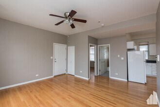 2009 W Cortez St, Unit 13 in Chicago, IL - Building Photo - Building Photo