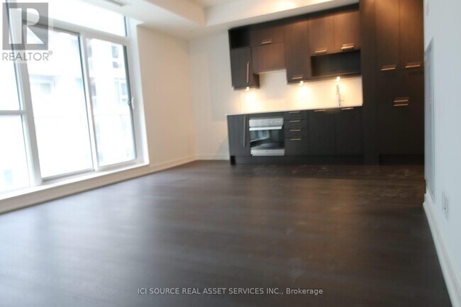 30-430 Nelson St in Toronto, ON - Building Photo - Building Photo