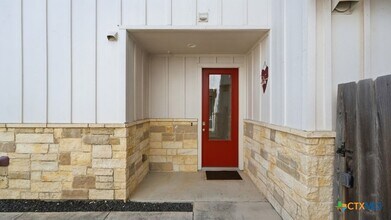 223 Sapphire Dr in New Braunfels, TX - Building Photo - Building Photo