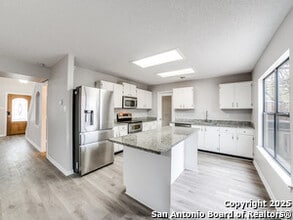 7663 Aspen Park Dr in San Antonio, TX - Foto de edificio - Building Photo