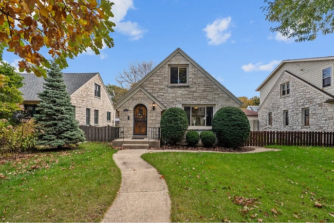 2816 N 75th St in Milwaukee, WI - Building Photo - Building Photo