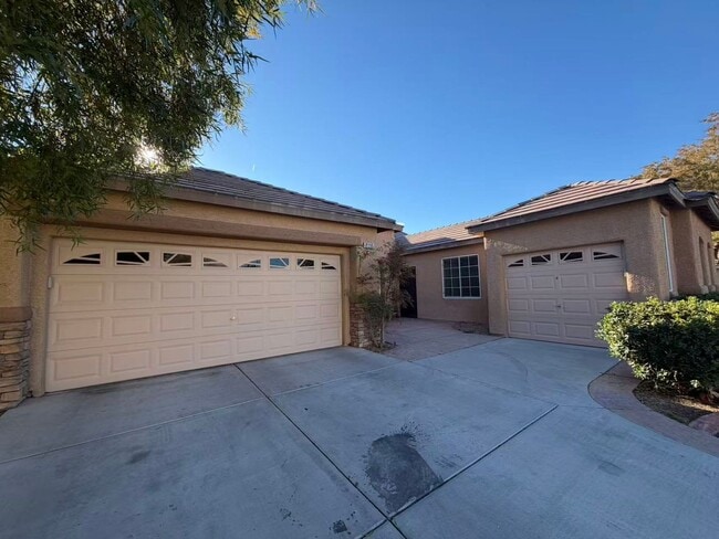 2295 Tedesca Dr in Henderson, NV - Building Photo - Building Photo