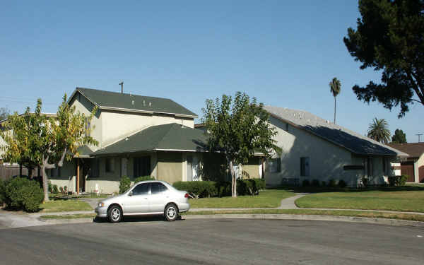 Manzanita Apartments in Oxnard, CA - Building Photo - Building Photo