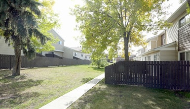 Hooke County Townhomes in Edmonton, AB - Building Photo - Building Photo