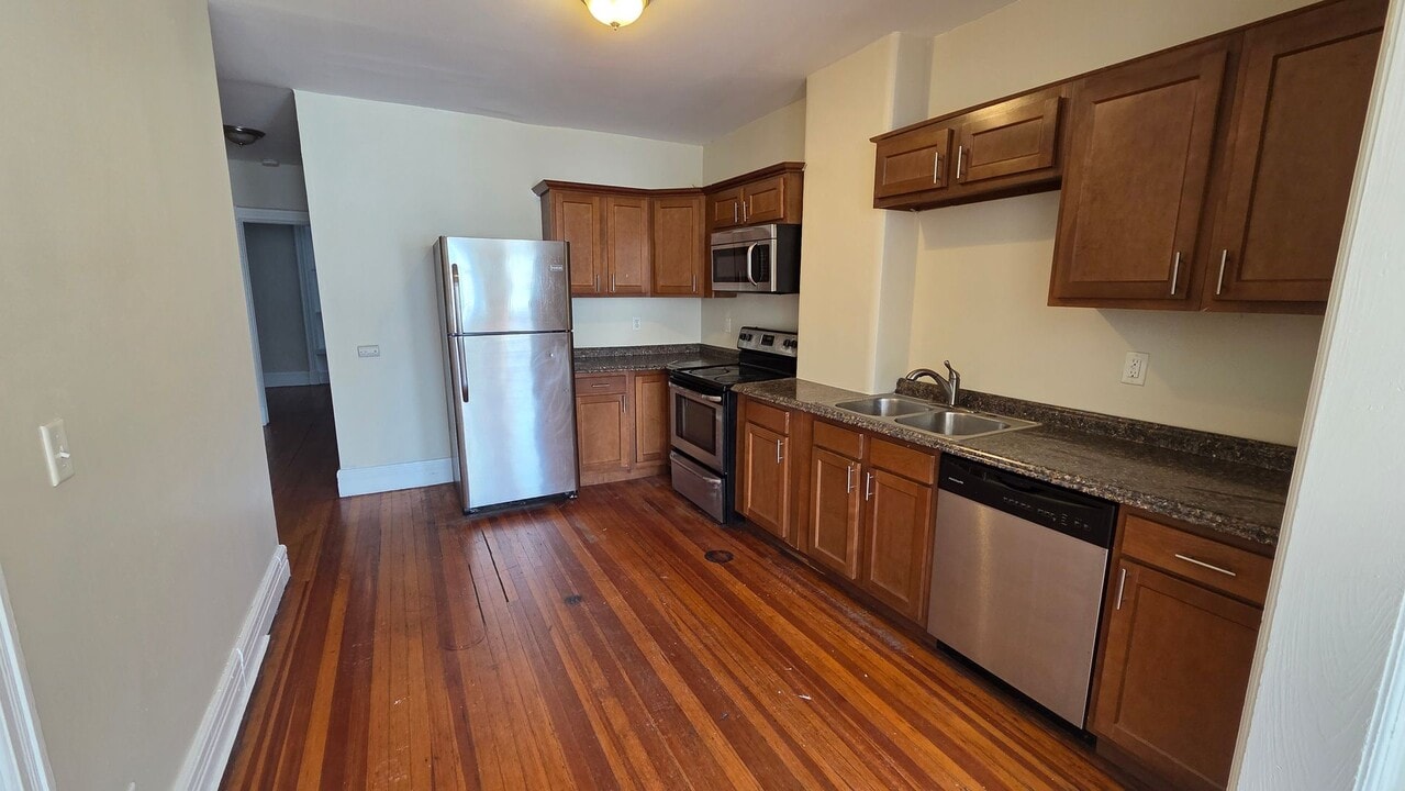 273 Western Ave in Albany, NY - Building Photo