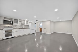 5614 35th Ave E in Tacoma, WA - Building Photo