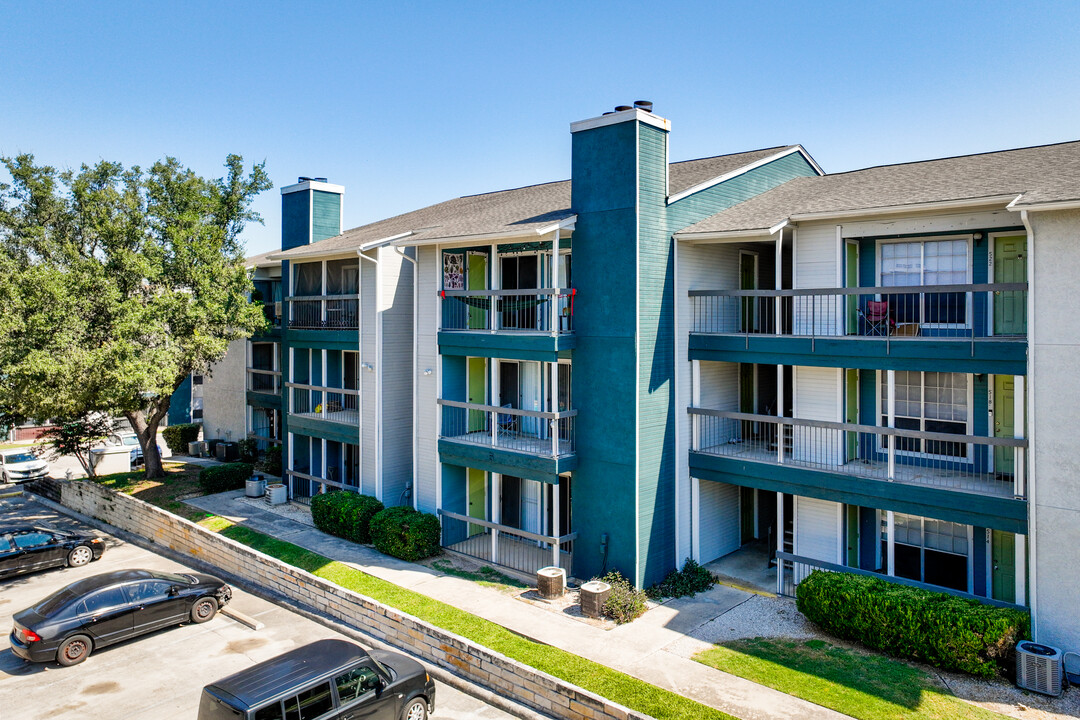 The Summit Apartments in San Marcos, TX - Building Photo