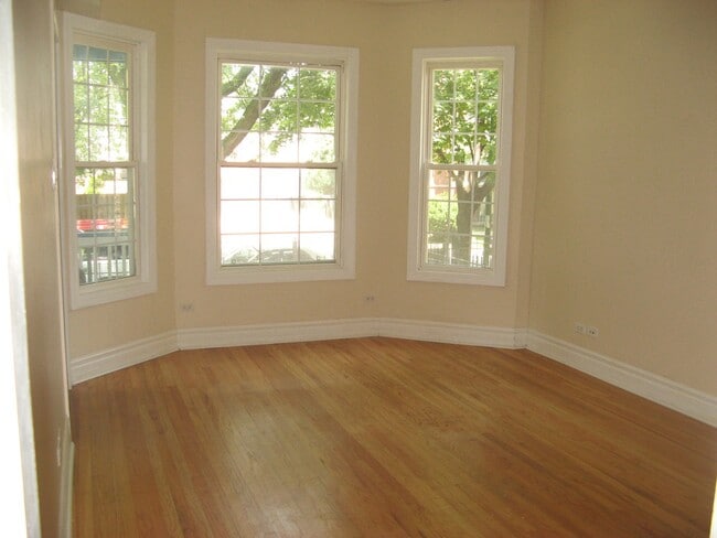 3849 W School St, Unit 1 in Chicago, IL - Building Photo - Building Photo