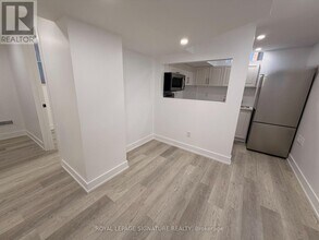 2129 Glenfield Rd in Oakville, ON - Building Photo - Building Photo