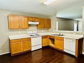 8021 Stowe Springs Ln in Arlington, TX - Building Photo - Building Photo