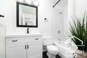 100 W Chestnut St, Unit 1903 in Chicago, IL - Building Photo - Building Photo