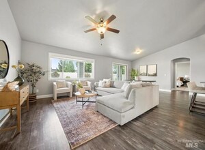 5376 W Los Flores St in Meridian, ID - Building Photo - Building Photo