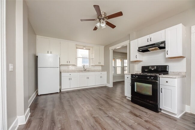 144 Adams St in Rochester, NY - Building Photo - Building Photo