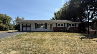 225 Bottorf Dr in State College, PA - Building Photo