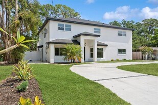 2655 Bay St in Sarasota, FL - Building Photo