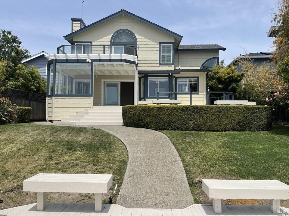 138 Del Oro Lagoon in Novato, CA - Foto de edificio