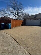 903 Teakwood Ln in Desoto, TX - Building Photo - Building Photo