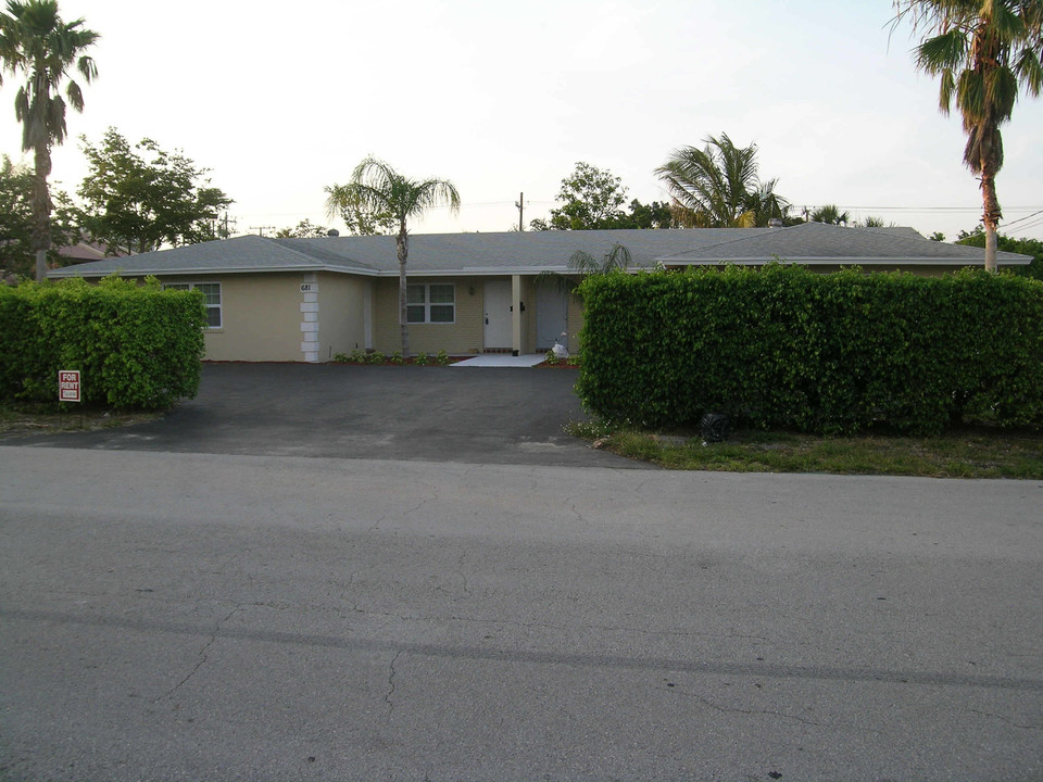 681 Berkeley St in Boca Raton, FL - Building Photo