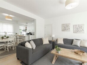 241 28th St in Miami Beach, FL - Building Photo - Building Photo