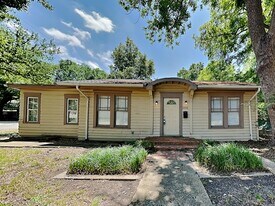 1000 W Avenue D in Garland, TX - Building Photo