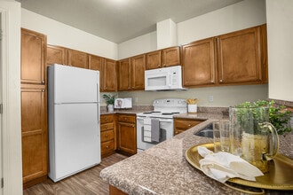 Birkhill Apartments in Murray, UT - Foto de edificio - Building Photo