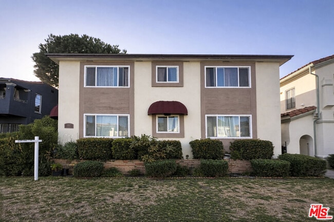 property at 447 S Palm Dr