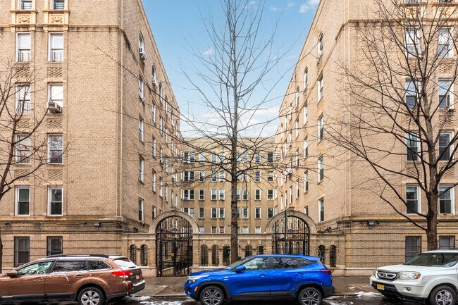 811 Walton Ave in Bronx, NY - Building Photo - Building Photo