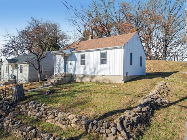 74 Forest Hill Ave NE in Roanoke, VA - Building Photo - Building Photo