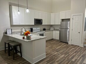 627 Monroe St in Eden, NC - Foto de edificio - Building Photo