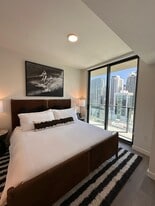 425 SW 18th Rd, Unit B1 in Miami, FL - Building Photo