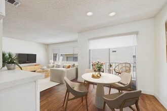 Willis Park West in Sherman Oaks, CA - Foto de edificio - Building Photo