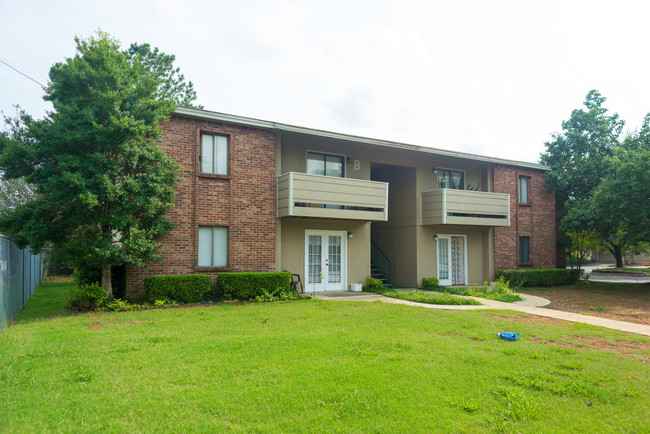 Beaumont Place Apartments in Huntsville, AL - Building Photo - Building Photo