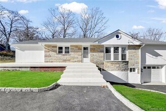 225 Hilltop St in Mahopac, NY - Foto de edificio - Building Photo